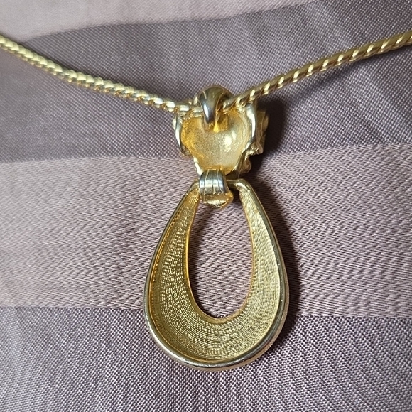Vintage Aries Gold-Tone Ram & Horseshoe Pendant Necklace - Picture 4 of 5